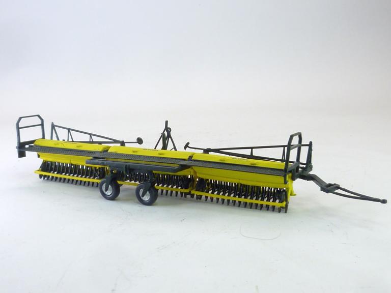 Preview: Koppelwagen T890 B01 3x Drillmaschine A202 Transportstellung gelb